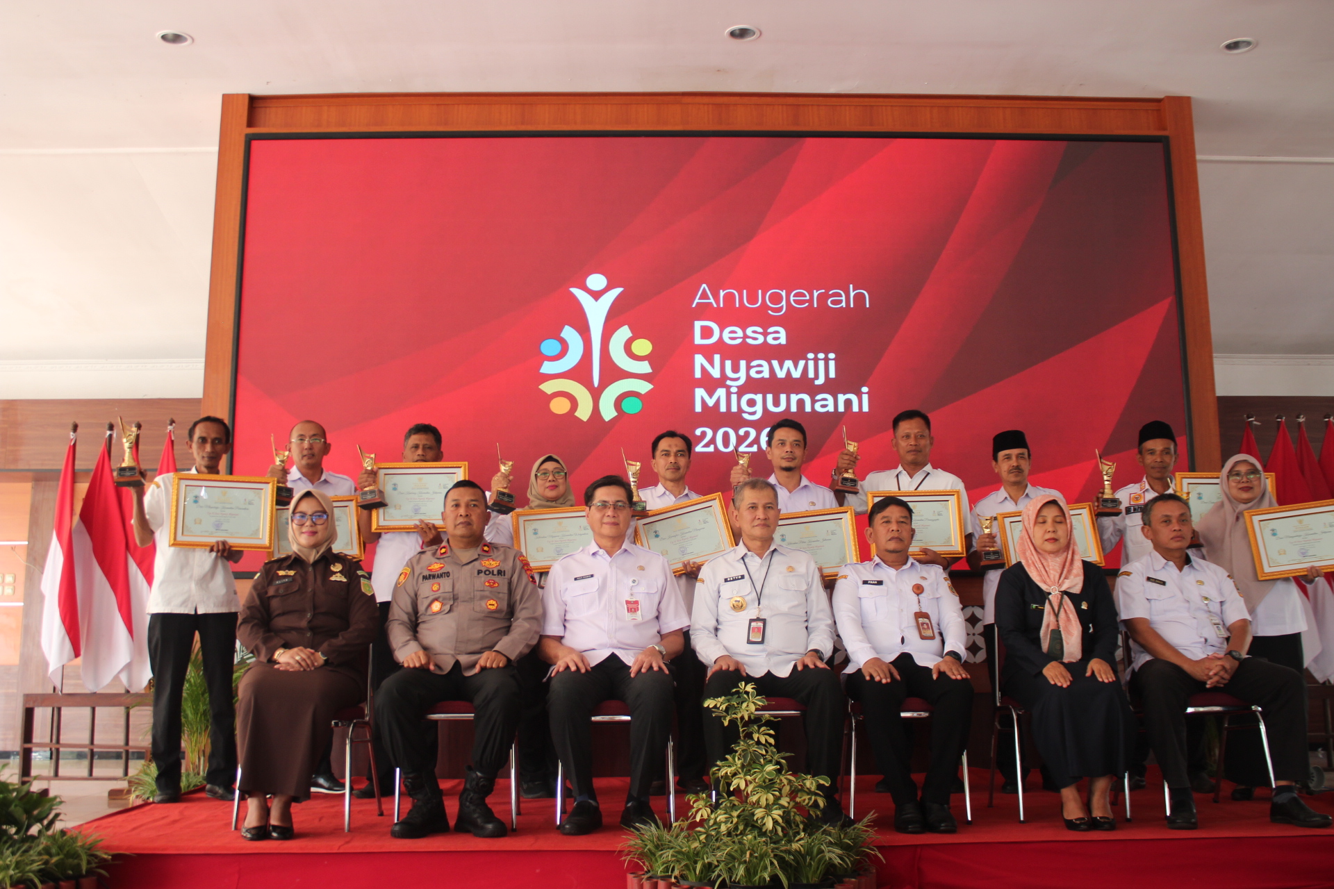 SUKSES CAPAI TARGET 100% ADMINDUK, PEMKAB WONOGIRI BERI PENGHARGAAN DESA NYAWIJI MIGUNANI 2026 DAN LUNCURKAN ‘TELUNJUK SAKTI MPP NYAWIJI’